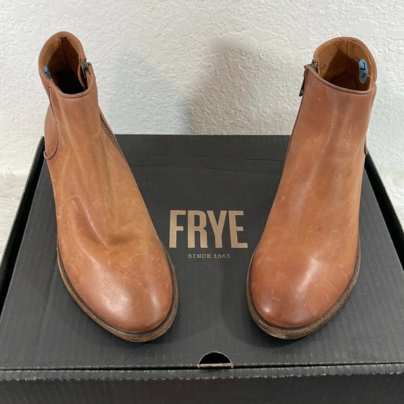Frye Carson Piping Cognac DISTRESSED LEATHER Ankle Bootie Heel Side Zip Size 7.5 - Picture 2 of 15